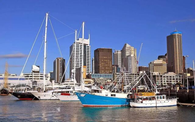 QV Penthouse Apt at Princes Wharf - 860