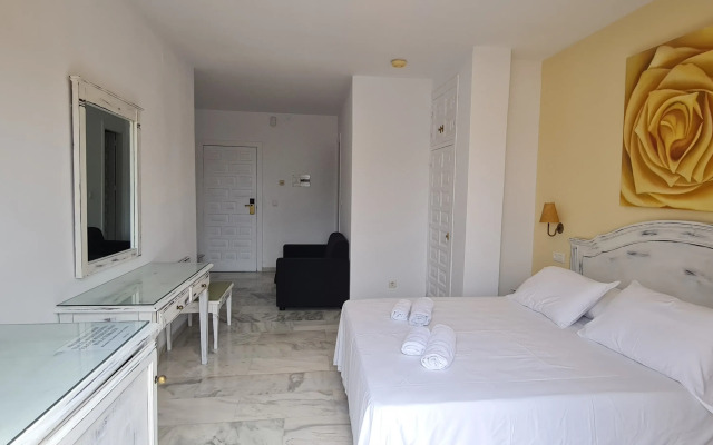 Hotel Playamaro