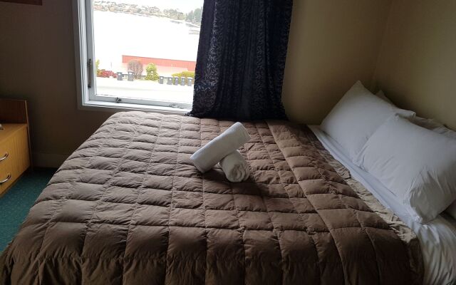 Lakeview Colonial Motel