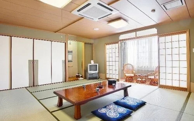 Minara Tennen Onsen Riraku