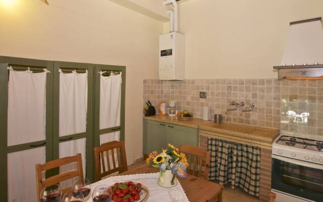 Lovely Farmhouse in Tuscany With Panoramic View