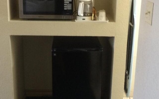 Country Hill Inn and Suites