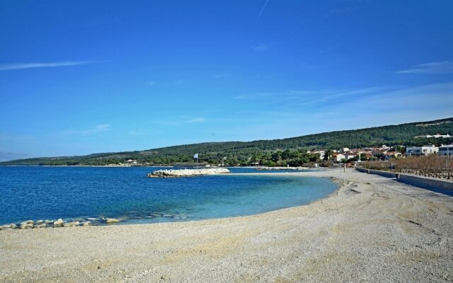 A1 - apt With Terrace, Best Location in Supetar