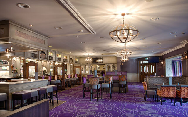 Woodford Dolmen Hotel