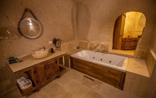 Nino Cave Suites