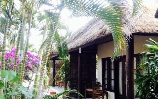 Romeo Beachfront Bungalow