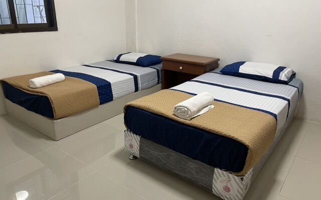 OYO 75577 Palace Hostel