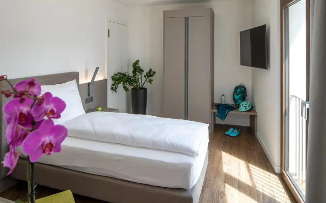 Hotel & LOUNGE LAGO MAGGIORE