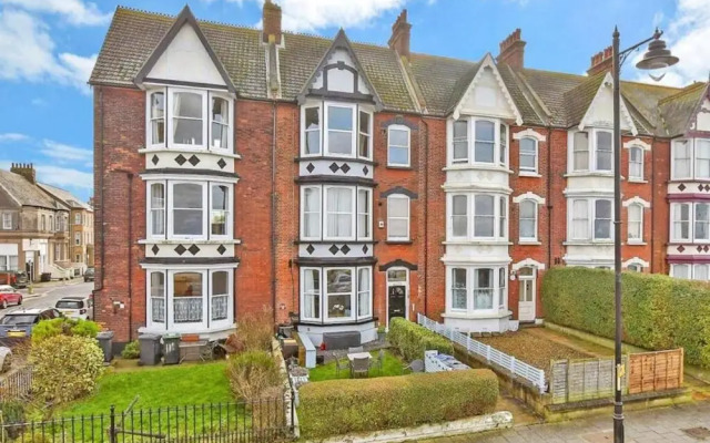 Stunning 1-bed Flat W/seaview, Garden Pet Friendly