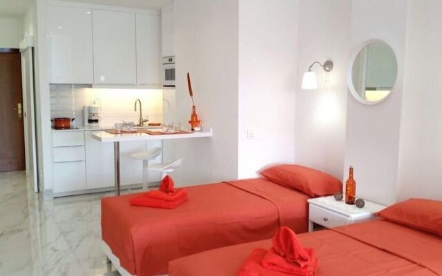 Santa Catalina Beach Flat by Canary365