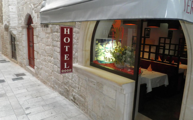 Hotel Monika