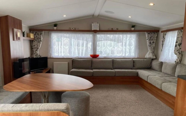 Immaculate 2-bed Sleeps 6 in Pevensey Bay