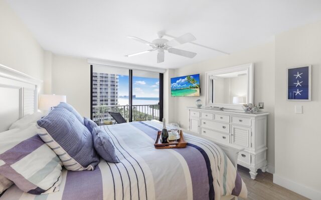 Inviting Condo on Beach With Pool and Tennis Courts