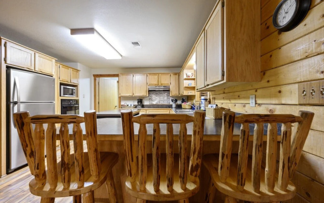 Lacey Dogwood Family Cabin With Free Wifi and Private BBQ by Redawning