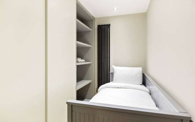 Modern & Cosy Apartment Close To Tube, Sleeps 5