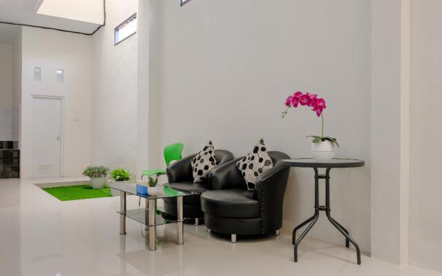 OYO 2798 Semeru Residence Syariah
