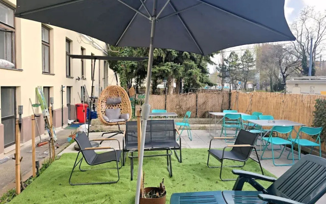Cozy 4BR Apt Garden Close to Danube