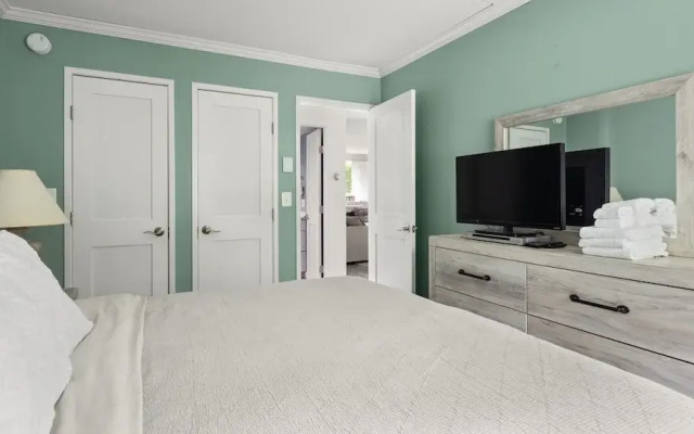 Bridges Circle 2 Bedroom Condo by RedAwning