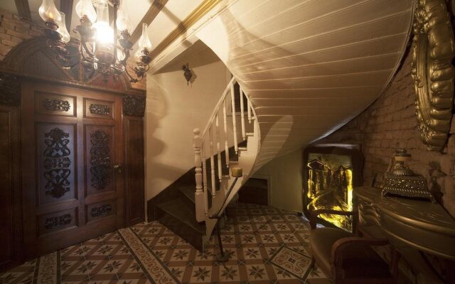 Palation House
