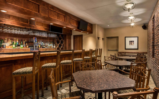 Travelodge Kingston LaSalle Hotel