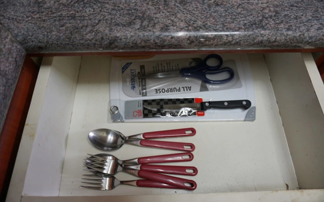 The Classic 2br Beverly Tower Apartment