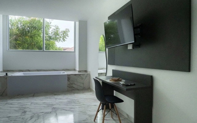 w Radiant 1BR w AC Near Ciudad Amurallada