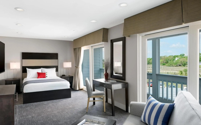 Shem Creek Inn