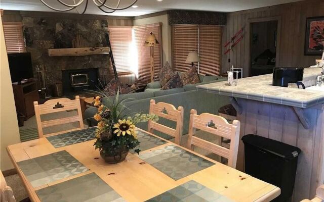 Mountainback #48, Corner Unit - 2 Br Condo