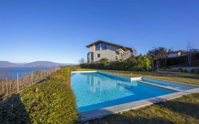 Sole di Meina Pool and Lake View