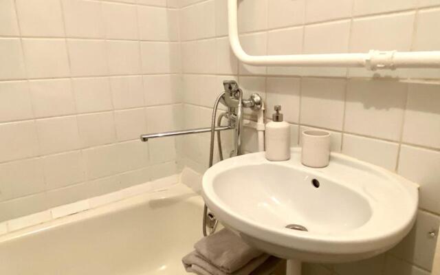 Spacious 3-Room Apartment & Parking
