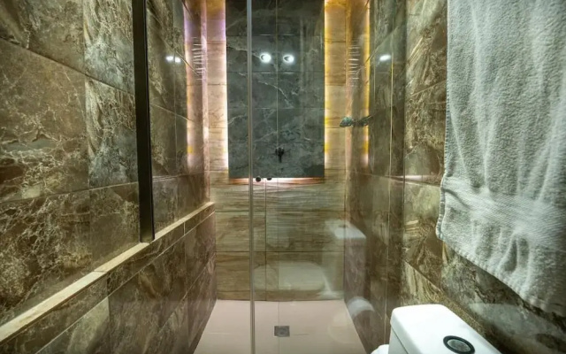 6br penthouse 1 block lleras park