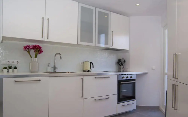 Beautiful family duplex walking distance to the beach