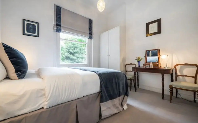Elegant Georgian 2 Bedroom Apartment in Notting Hill