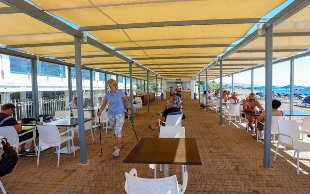 Mare Blue Hotel