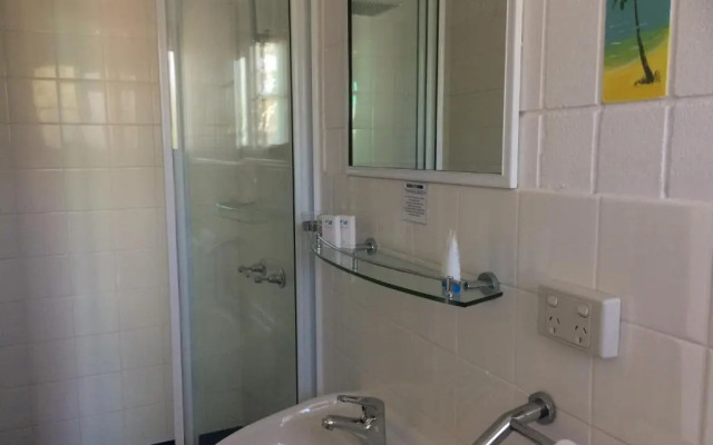 Tropical Palms Resort & 4WD Hire
