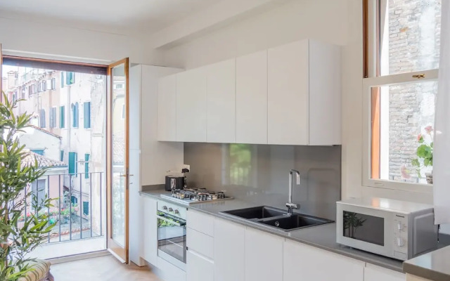 Luxury Apartment On Grand Canal