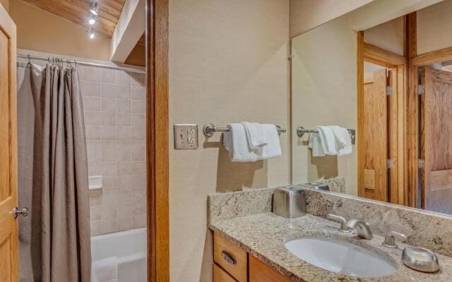 Laurelwood Condominiums Studio Premier Unit 114