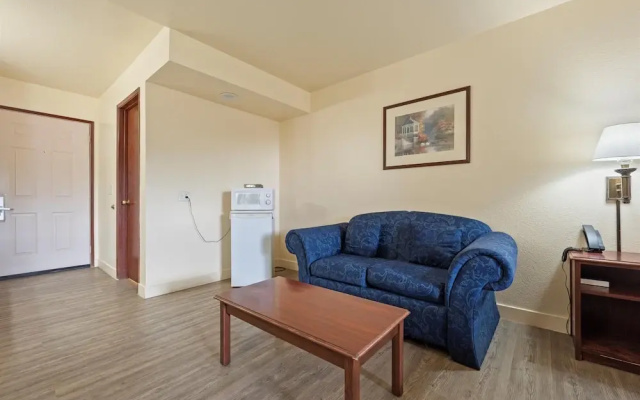 Quincy INN and Suites