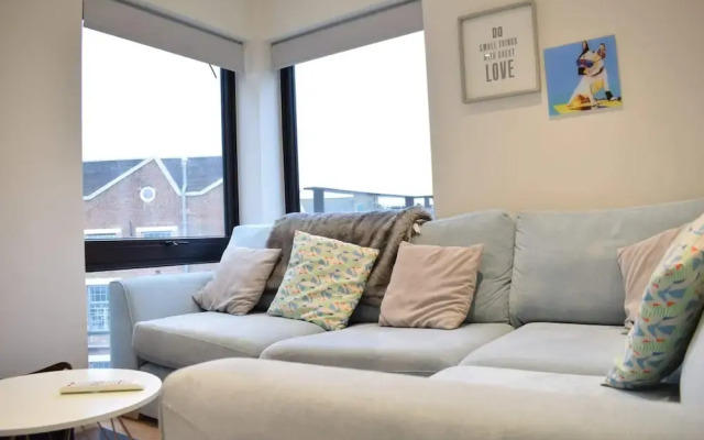 Bright 1 Bedroom Flat in North London With Balcony