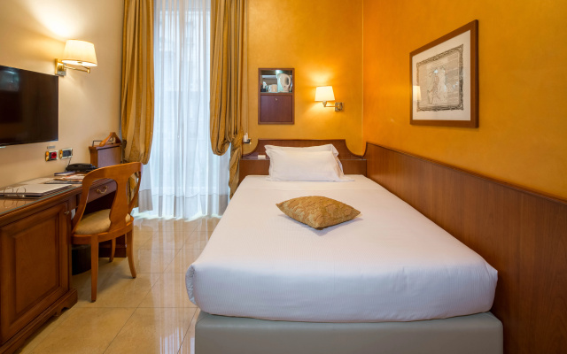 Отель UNA Hotels Galles Milano