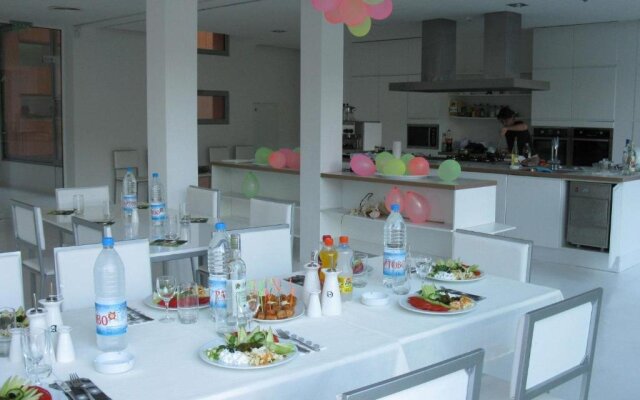 Family Hotel The Body