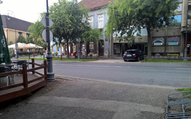 Vár-Lak