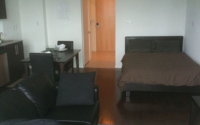 Toronto Suite Rentals - Maple Leaf Sq