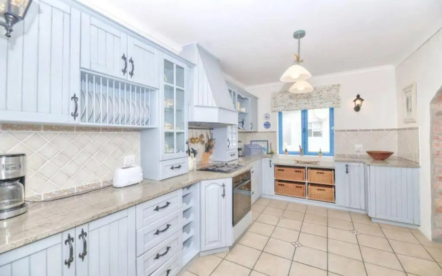 Casa Balena - Gansbaai seafront accommodation, back-up power