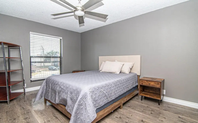 Midland Condo With Pool