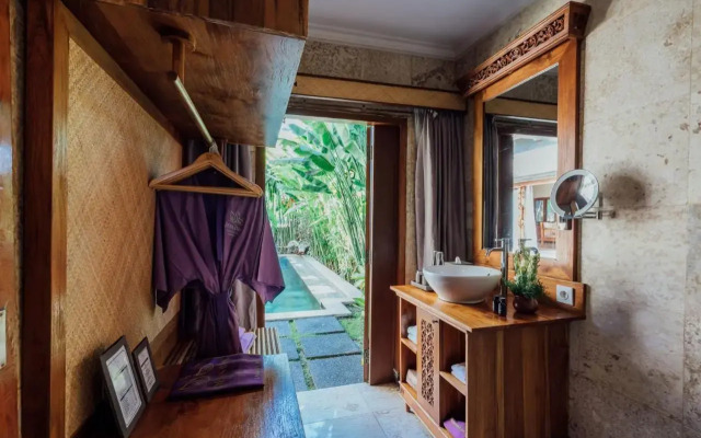 Swan Keramas Bali Villas