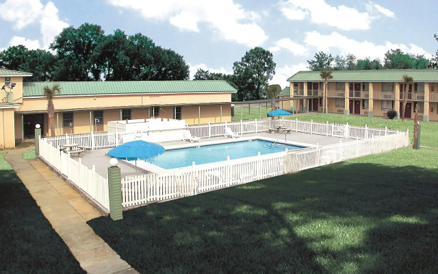Garden Inn & Suites