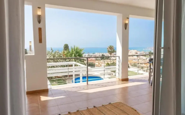 Spacious 3BR Villa with pool and views