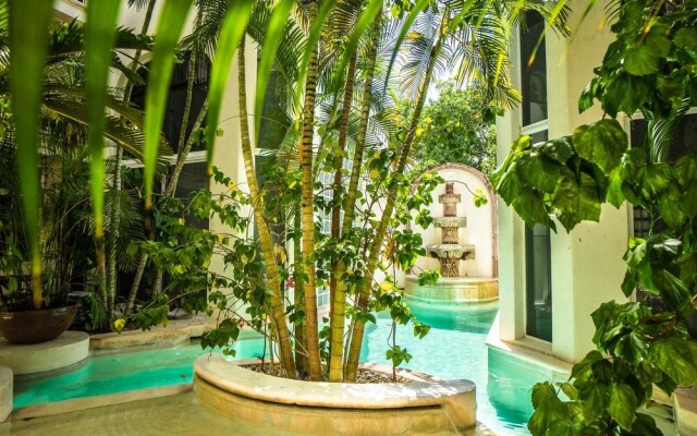 Royal Palms 10 2 Bedroom Condo by RedAwning