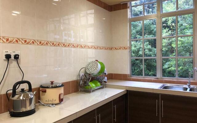 3 Rooms Apt @ Crown Imperial Court